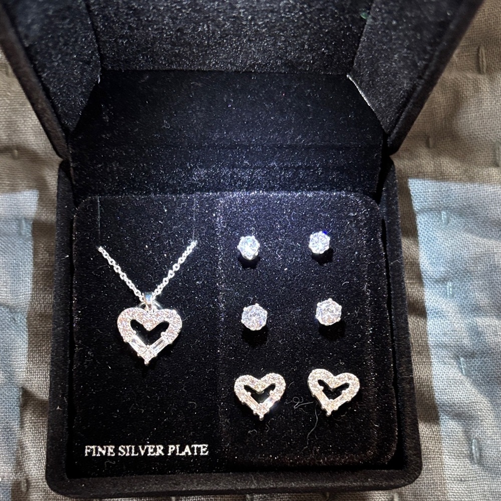 🆕 Elegant Silver Heart Jewelry Set